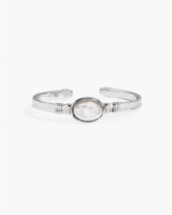 Liquid Oval Pearl Bangle